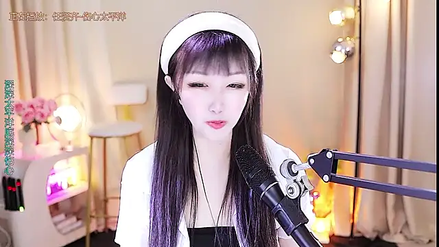 Snapshot of xiaoya666--baby chatting on October 25, 2025, 3:34 pm xiaoya666--baby online show from October 25, 2025, 3:34 pm