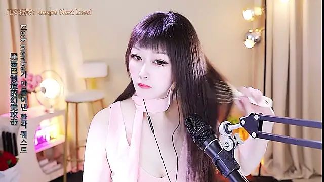 Snapshot of xiaoya666--baby chatting on October 27, 2025, 3:02 pm xiaoya666--baby online show from October 27, 2025, 3:02 pm