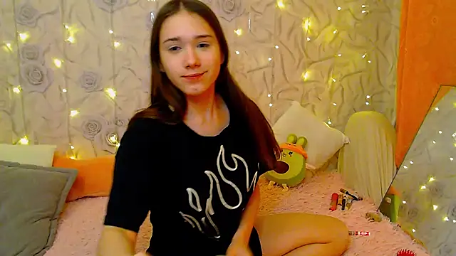 fluffy kitty  online show from October 30, 2025, 9:01 pm