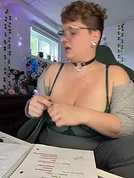Snapshot of Sweetleeahxx chatting on June 6, 2026, 11:37 am Sweetleeahxx online show from June 6, 2026, 11:37 am