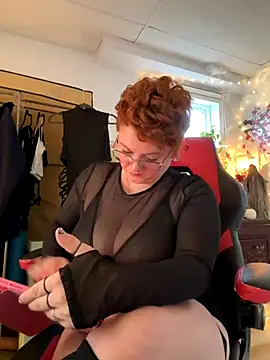 Snapshot of Sweetleeahxx chatting on October 21, 2025, 12:48 pm Sweetleeahxx online show from October 21, 2025, 12:48 pm