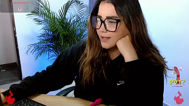 Snapshot of Lucia_star__ chatting on June 16, 2026, 2:11 am Lucia star online show from June 16, 2026, 2:11 am