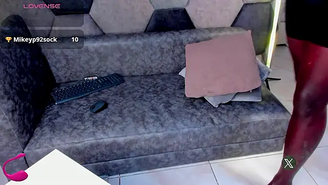 Latrellx7 online show from January 9, 2026, 2:07 am