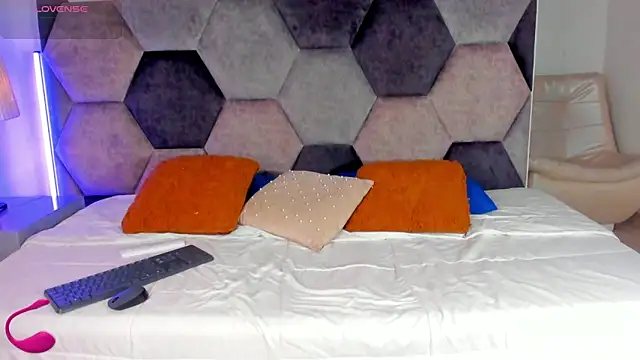 Snapshot of Latrellx7 chatting on March 5, 2026, 4:09 am Latrellx7 online show from March 5, 2026, 4:09 am