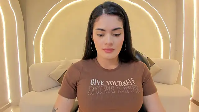 GiaFerrara online show from November 18, 2025, 2:49 am