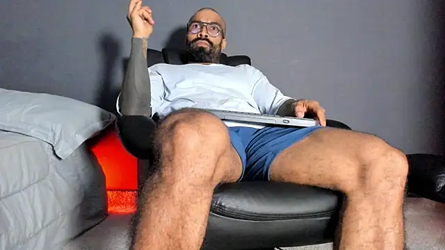 Snapshot of Brock_hurn1 chatting on December 4, 2025, 12:53 am Brock hurn1 online show from December 4, 2025, 12:53 am