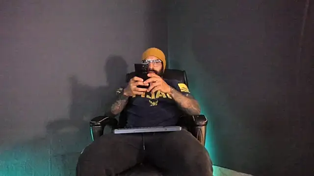 Snapshot of Brock_hurn1 chatting on February 18, 2025, 10:03 pm Brock hurn1 online show from February 18, 2025, 10:03 pm