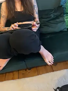 Snapshot of Thunder-Cunt chatting on December 16, 2025, 1:48 pm Thunder-Cunt online show from December 16, 2025, 1:48 pm