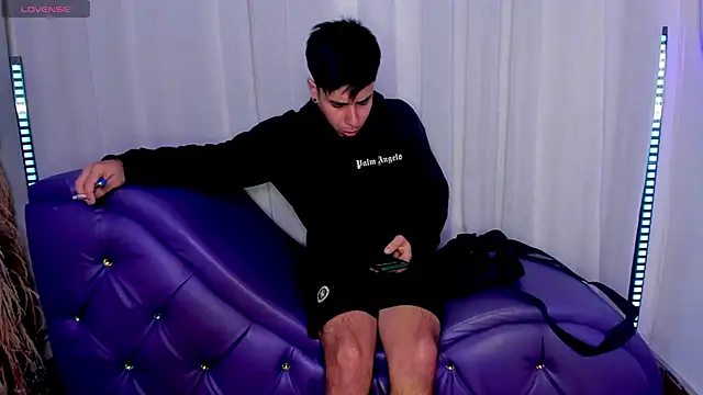 Yourslust  online show from November 8, 2025, 1:36 pm