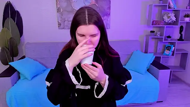 Snapshot of BonneyLove chatting on February 17, 2025, 9:32 pm BonneyLove online show from February 17, 2025, 9:32 pm