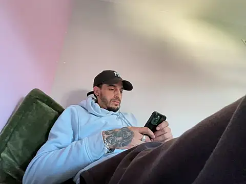 Snapshot of Rebeu313 chatting on March 1, 2026, 12:16 pm Rebeu313 online show from March 1, 2026, 12:16 pm