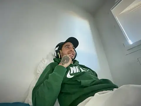 Rebeu313 online show from November 18, 2025, 10:29 am