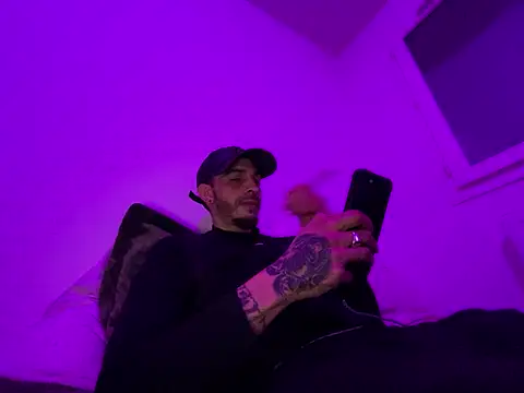 Snapshot of Rebeu313 chatting on January 8, 2026, 10:16 pm Rebeu313 online show from January 8, 2026, 10:16 pm