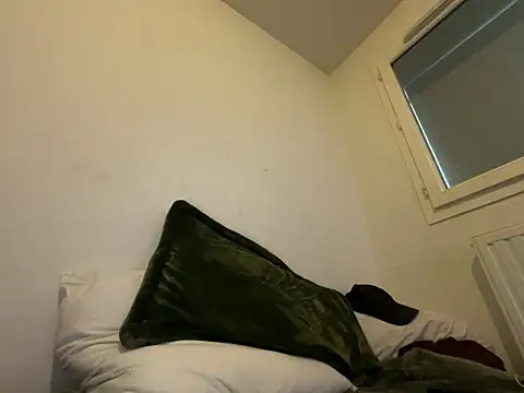 Snapshot of Rebeu313 chatting on January 18, 2026, 2:42 pm Rebeu313 online show from January 18, 2026, 2:42 pm