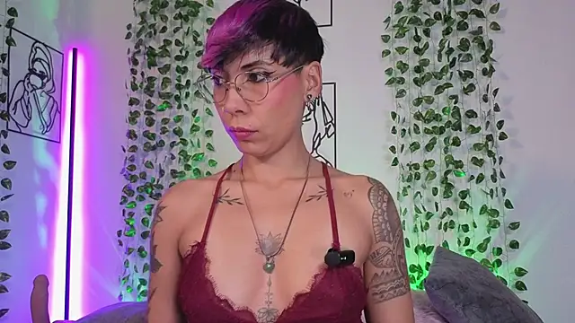Snapshot of MiaMorgan_ chatting on June 6, 2026, 4:12 pm MiaMorgan online show from June 6, 2026, 4:12 pm