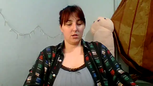 Snapshot of MiaStika chatting on September 28, 2025, 4:14 pm MiaStika online show from September 28, 2025, 4:14 pm