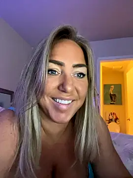 Snapshot of sunshinekisses chatting on October 31, 2025, 1:30 pm sunshinekisses online show from October 31, 2025, 1:30 pm