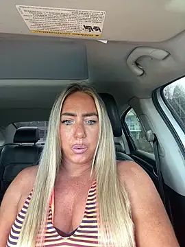 sunshinekisses online show from April 30, 2026, 7:21 pm