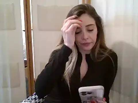 MissBella131 online show from February 19, 2025, 4:44 pm