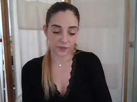 MissBella131 online show from December 20, 2024, 2:26 pm