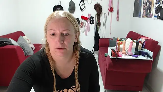 emperabigbootybigass online show from December 18, 2025, 12:20 pm