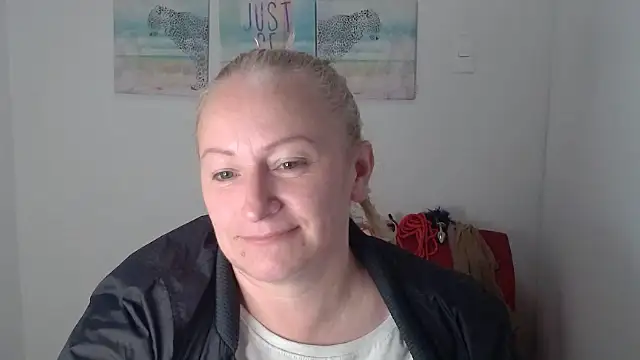 emperabigbootybigass online show from April 17, 2026, 12:19 pm