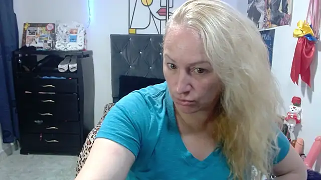 Snapshot of emperabigbootybigass chatting on May 12, 2026, 12:33 pm emperabigbootybigass online show from May 12, 2026, 12:33 pm