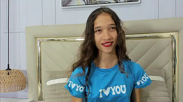 Baby Bella18 online show from December 2, 2024, 7:33 pm