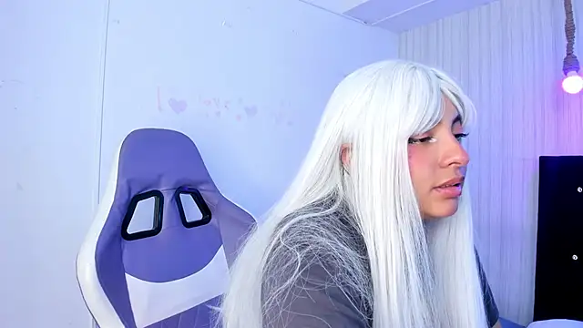 Snapshot of miku_katsuragi chatting on December 16, 2025, 2:16 am miku katsuragi online show from December 16, 2025, 2:16 am