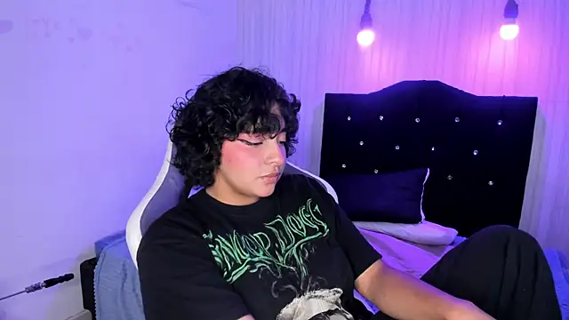 Snapshot of miku_katsuragi chatting on November 22, 2025, 11:47 pm miku katsuragi online show from November 22, 2025, 11:47 pm