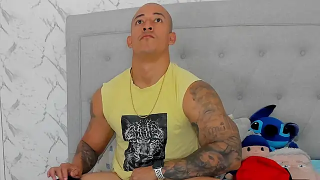 luigiferrara online show from November 25, 2025, 8:31 pm