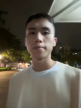 Snapshot of Benson18y chatting on October 23, 2025, 5:11 pm Benson18y online show from October 23, 2025, 5:11 pm