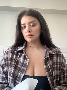 Amberseyes online show from May 15, 2026, 12:03 pm