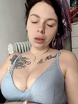 Snapshot of Lola_Hale chatting on February 15, 2025, 6:01 pm Lola Hale online show from February 15, 2025, 6:01 pm