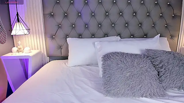 VioletthaRous online show from March 9, 2026, 10:46 pm