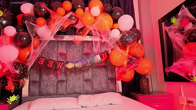 Mia Oxford online show from October 21, 2025, 12:26 pm