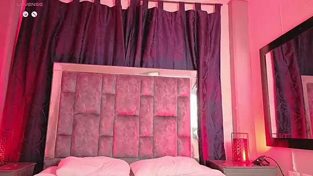 Mia Oxford online show from November 19, 2025, 12:38 pm