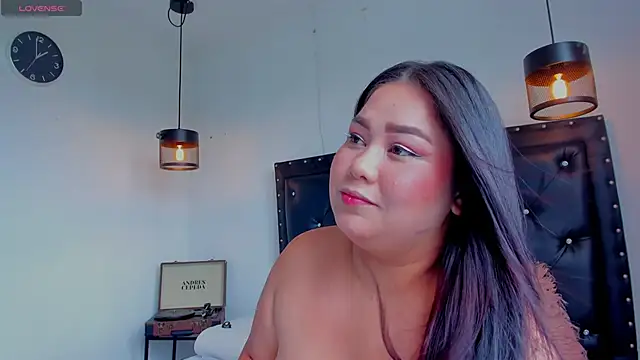 victoriajk online show from April 16, 2026, 3:13 pm