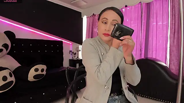 Snapshot of Coral_Gibson chatting on February 4, 2026, 12:33 pm Coral Gibson online show from February 4, 2026, 12:33 pm