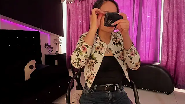 Snapshot of Coral_Gibson chatting on February 28, 2026, 12:49 pm Coral Gibson online show from February 28, 2026, 12:49 pm