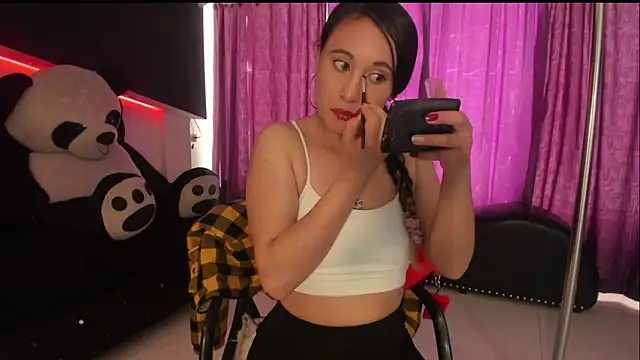 Coral Gibson online show from November 10, 2025, 12:54 pm