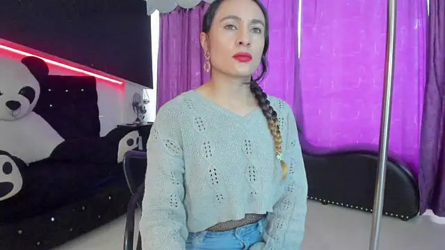 Snapshot of Coral_Gibson chatting on September 17, 2025, 1:24 pm Coral Gibson online show from September 17, 2025, 1:24 pm