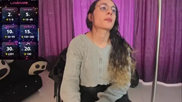 Coral Gibson online show from November 4, 2025, 12:53 pm