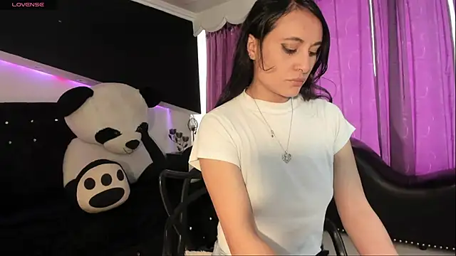 Coral Gibson online show from December 2, 2025, 3:25 pm