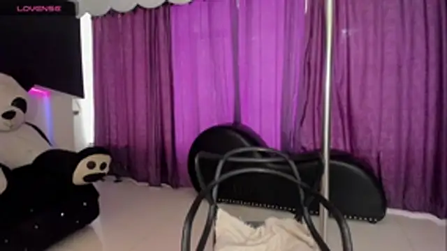 Coral Gibson online show from October 31, 2025, 12:57 pm