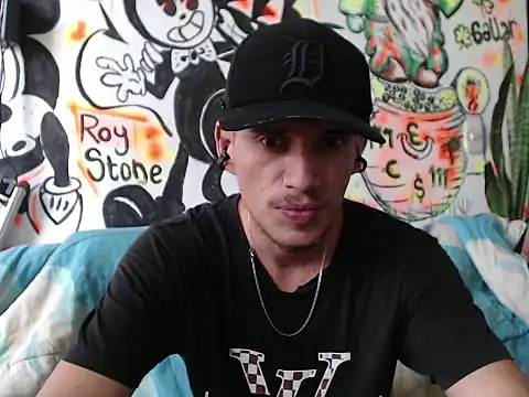 roystonee01 online show from September 16, 2025, 3:02 pm