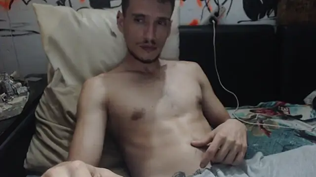 roystonee01 online show from November 22, 2025, 6:34 am