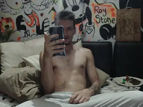 roystonee01 online show from September 27, 2025, 2:28 am