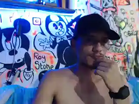 roystonee01 online show from September 18, 2025, 1:19 am