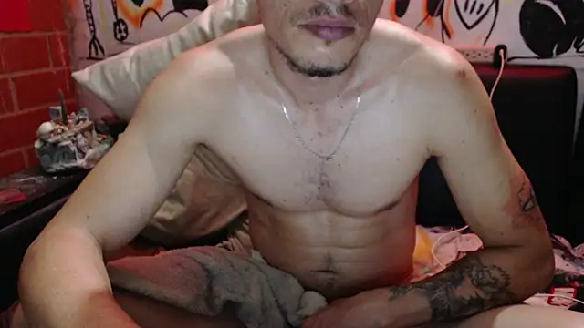 roystonee01 online show from February 3, 2026, 6:22 am